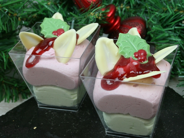 Bosvruchten-pistachedessert